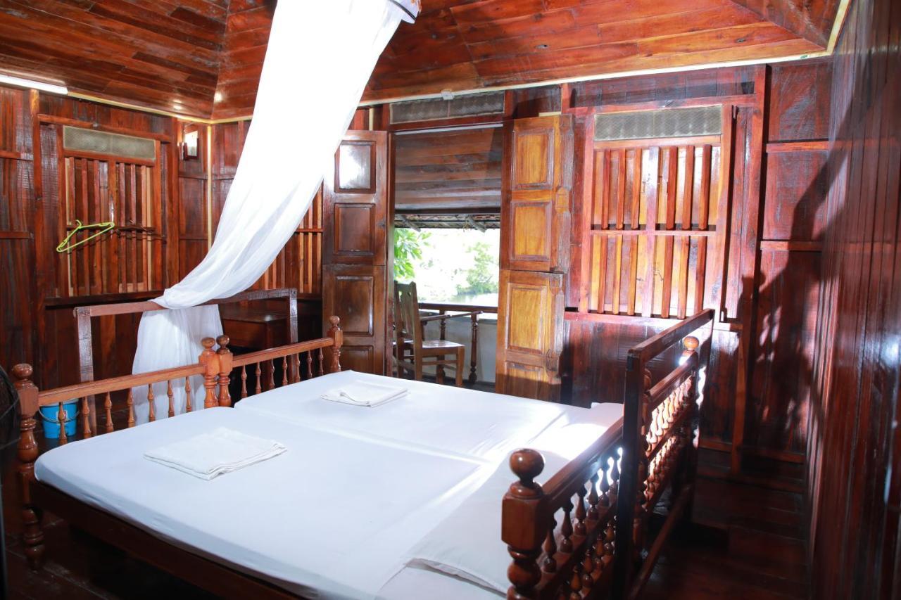 Malayalam Lake Resort Alappuzha Luaran gambar