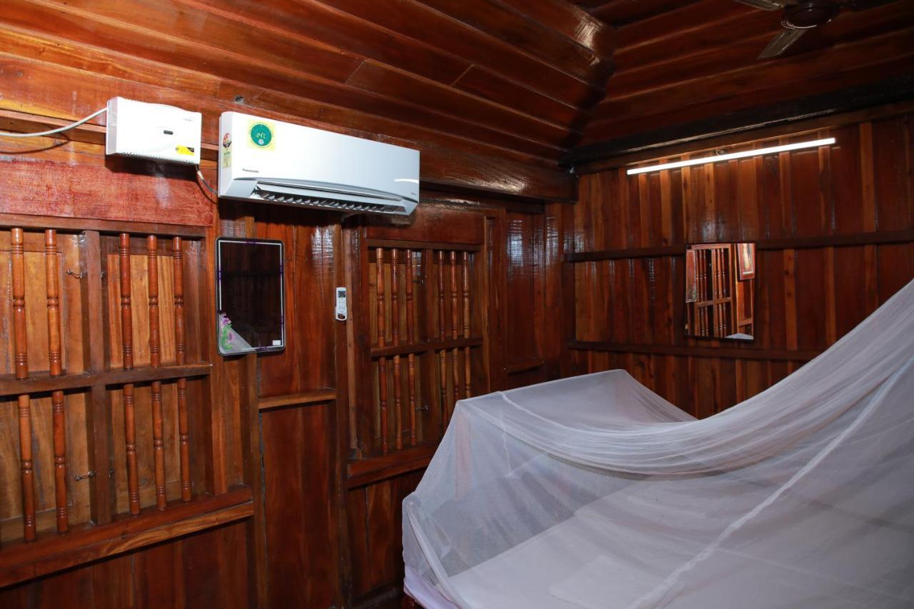 Malayalam Lake Resort Alappuzha Luaran gambar
