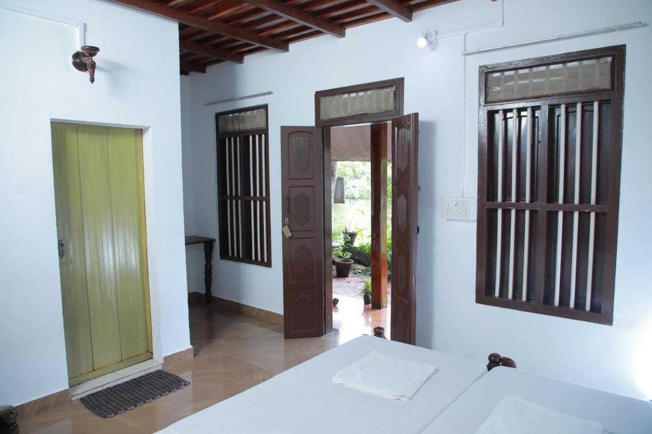Malayalam Lake Resort Alappuzha Luaran gambar