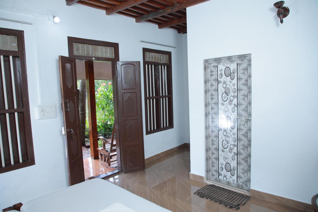 Malayalam Lake Resort Alappuzha Luaran gambar