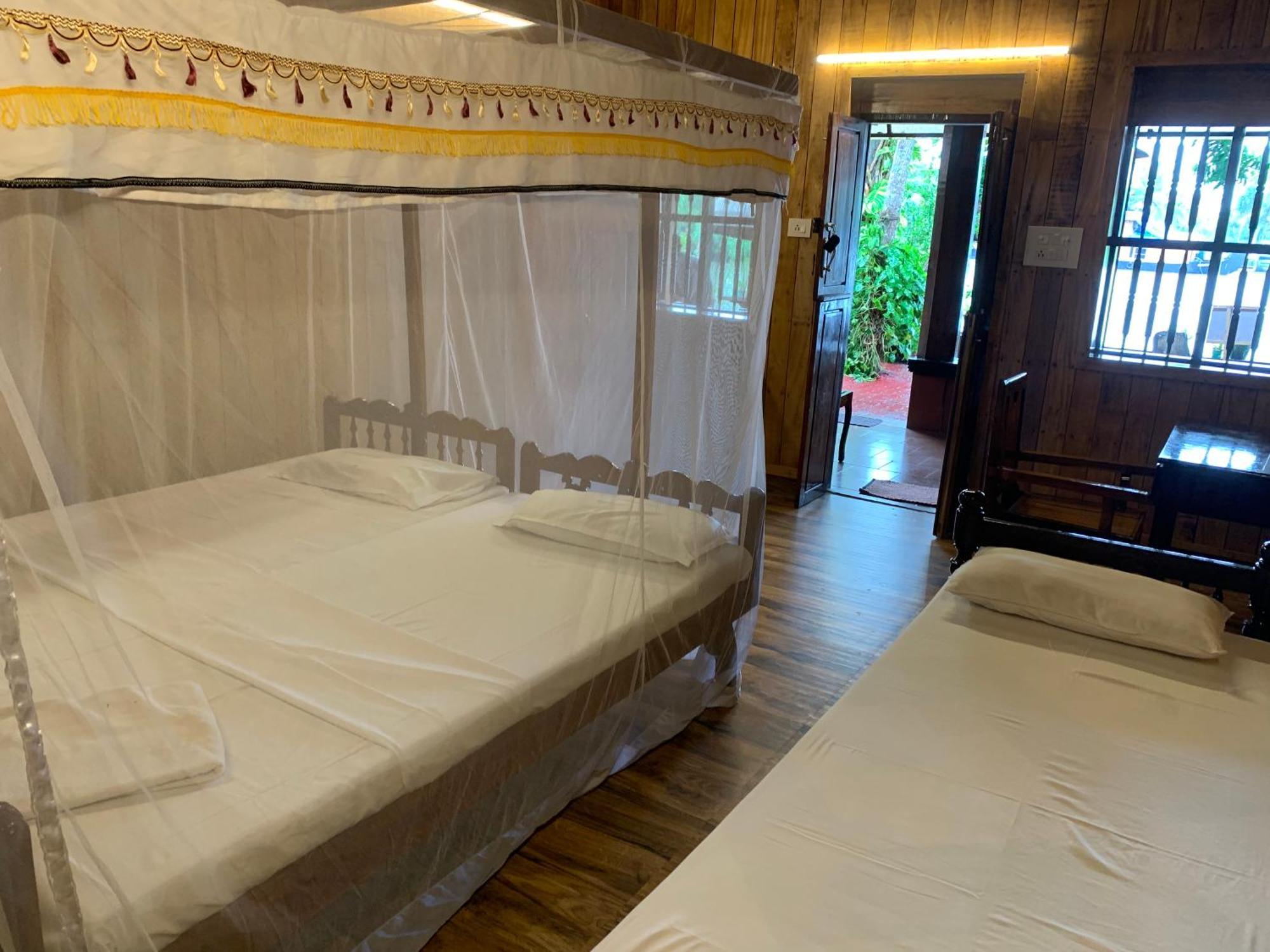 Malayalam Lake Resort Alappuzha Luaran gambar
