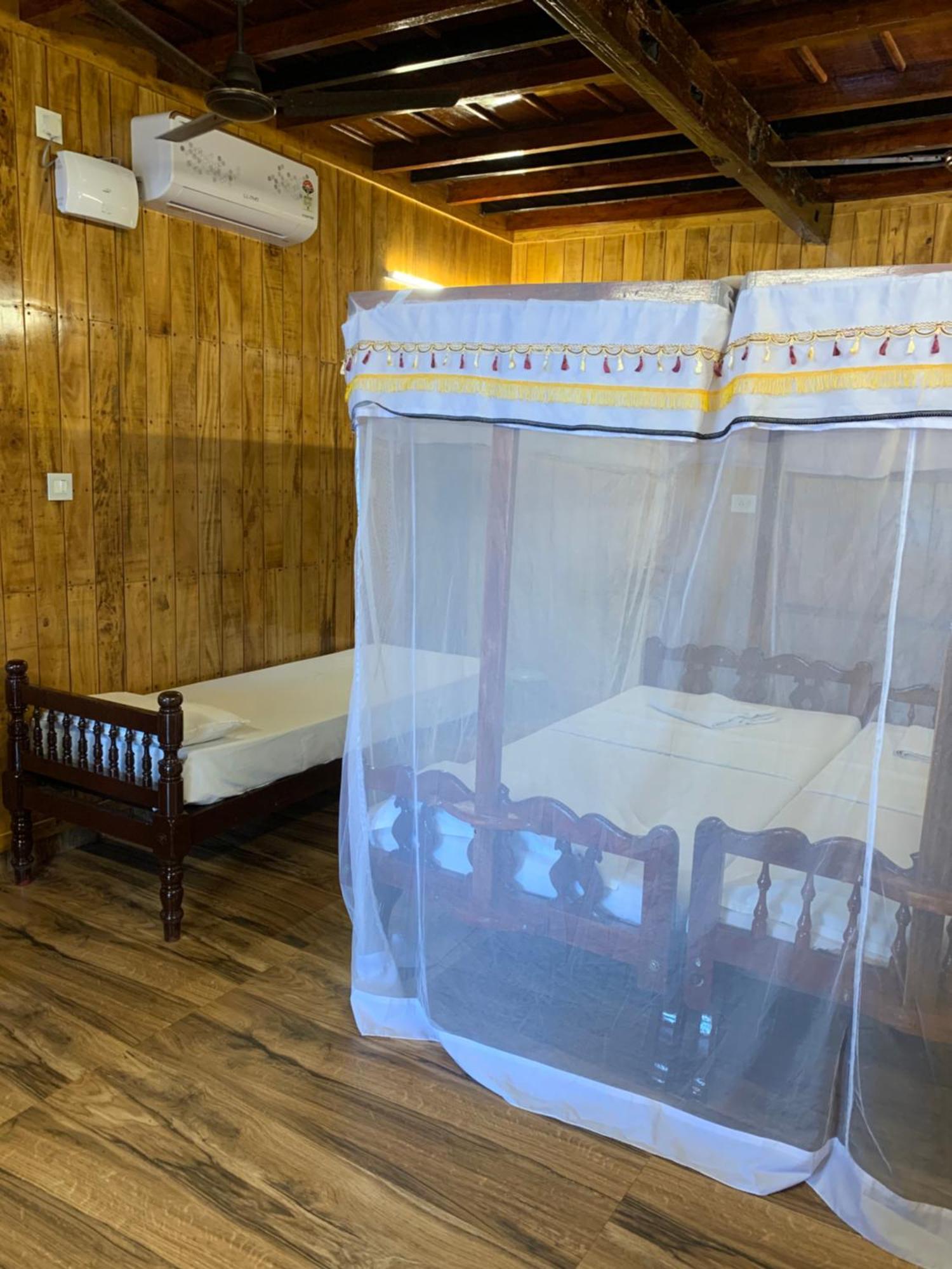 Malayalam Lake Resort Alappuzha Luaran gambar