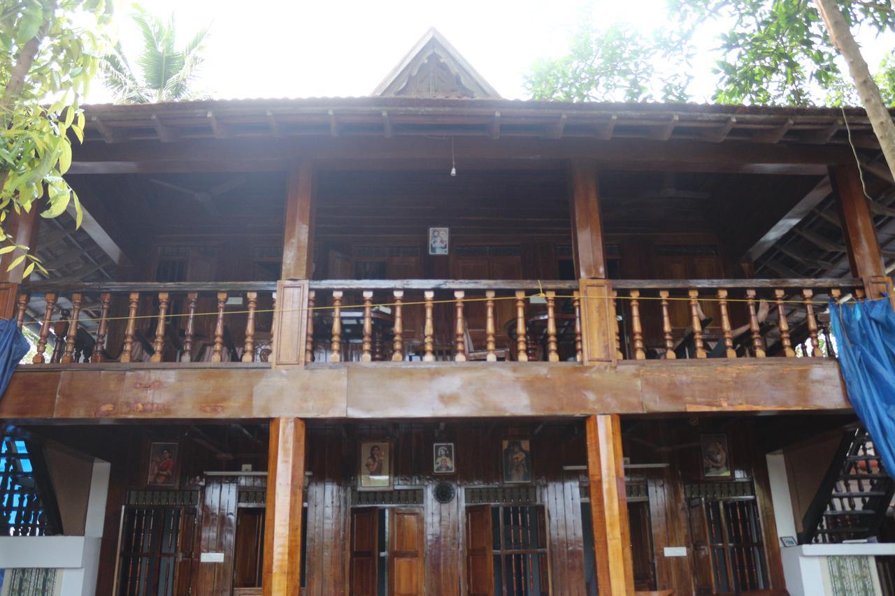 Malayalam Lake Resort Alappuzha Luaran gambar