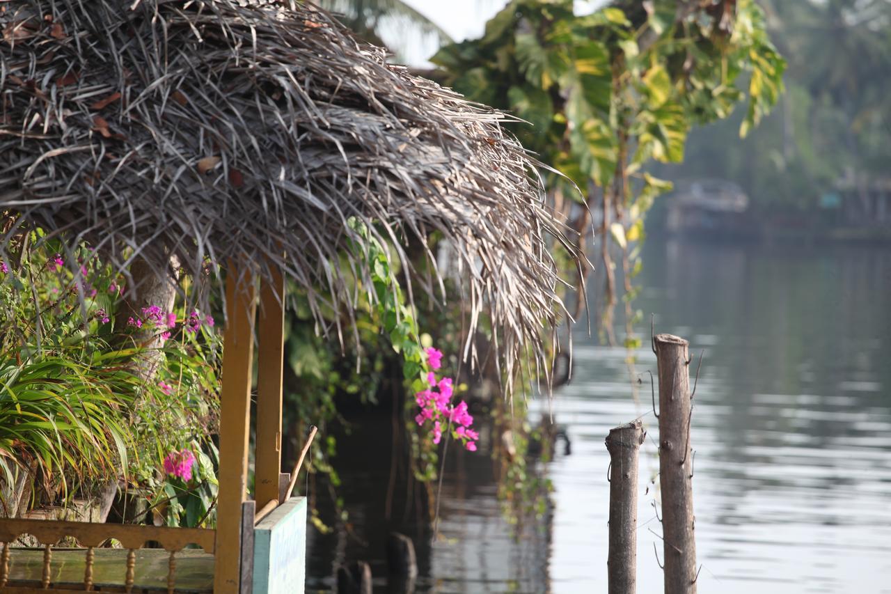 Malayalam Lake Resort Alappuzha Luaran gambar